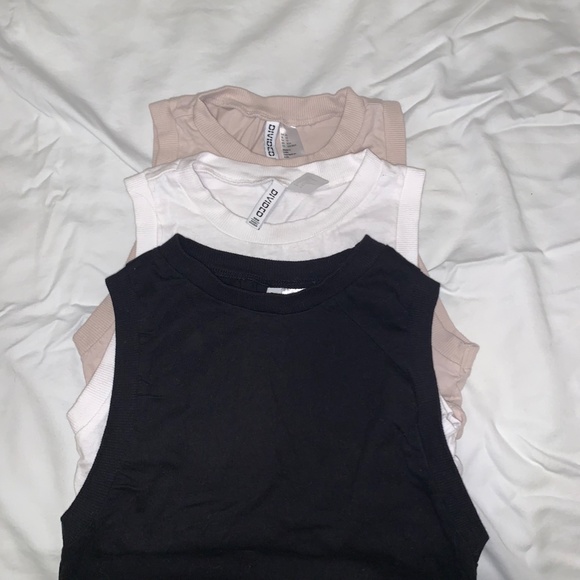 3 pack of Cropped Tank Tops - Picture 4 of 5